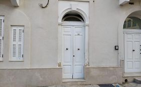 Bright And Central 2 Bedroom Apartment In Sliema